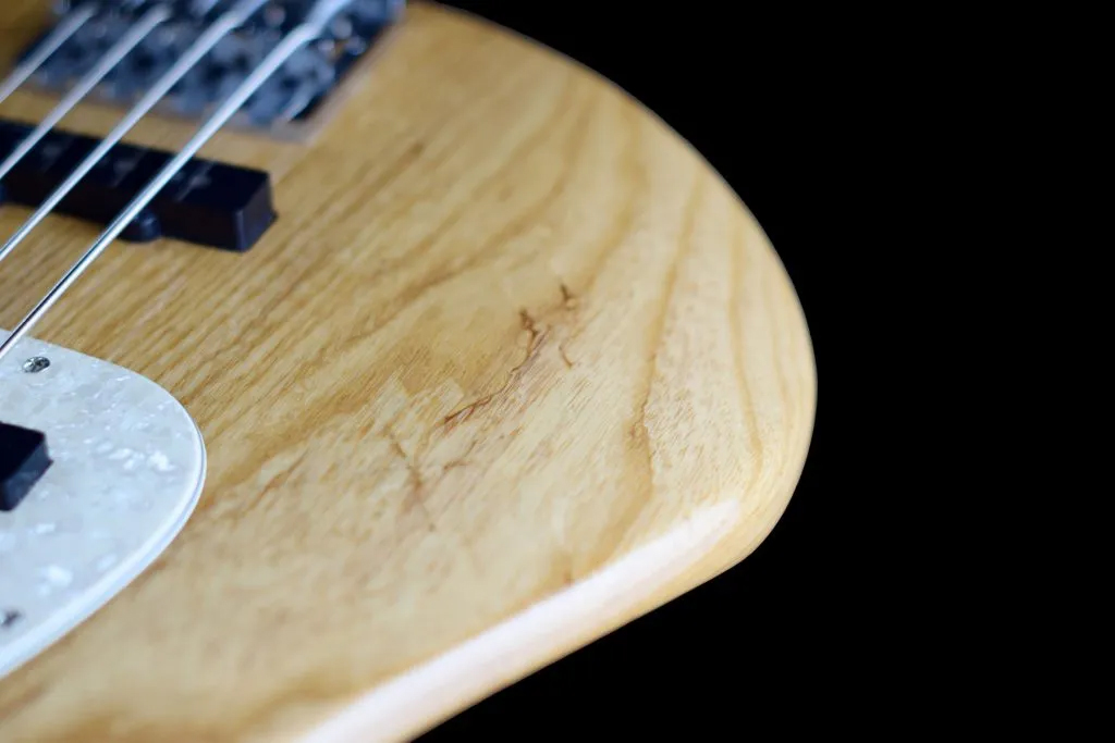 MARCUS MILLER V8-4